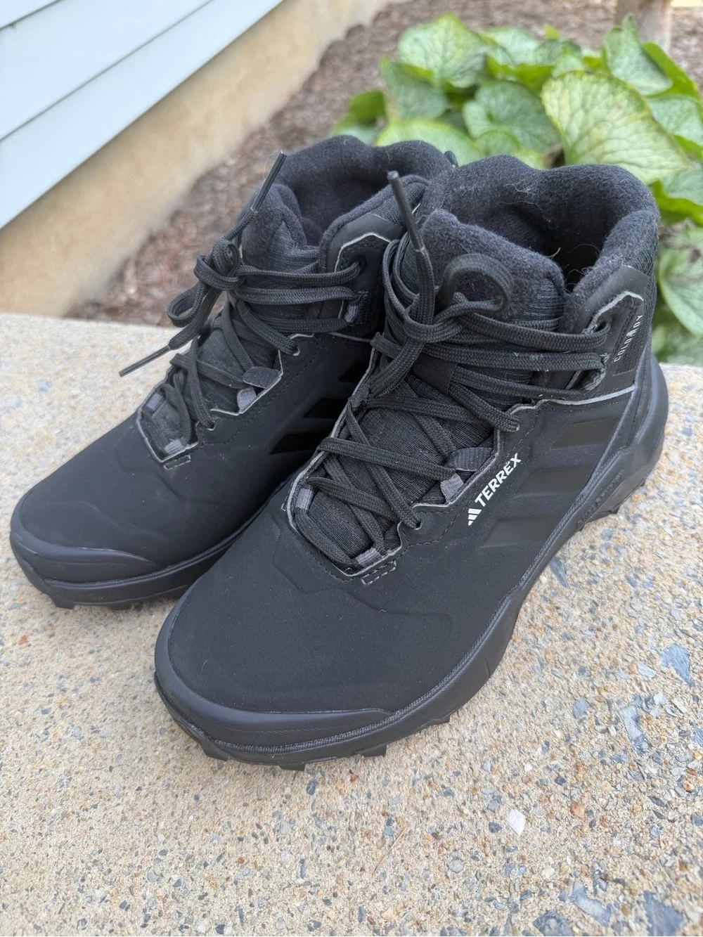 Adidas Terrex COLD.RDY PrimaLoft Mid Hiking Boots Men